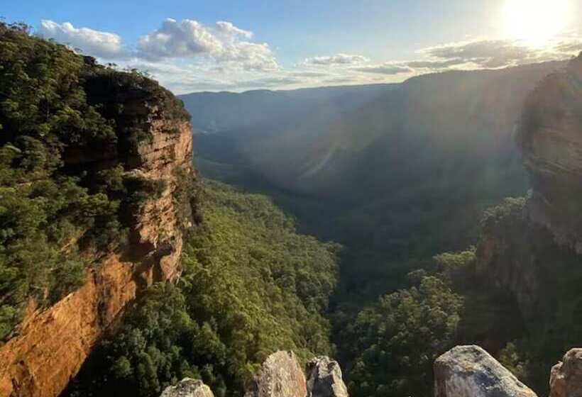 پانسیون Tullys Hut Walk To Hikes, Waterfalls, Views