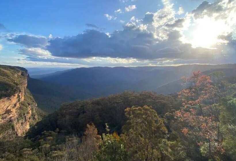 پانسیون Tullys Hut Walk To Hikes, Waterfalls, Views