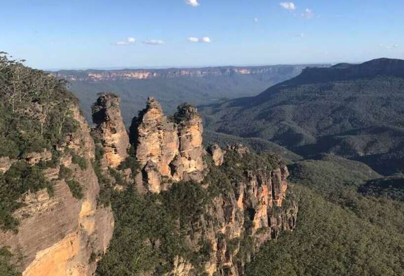 پانسیون Tullys Hut Walk To Hikes, Waterfalls, Views