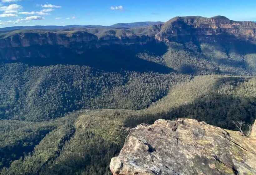 پانسیون Tullys Hut Walk To Hikes, Waterfalls, Views