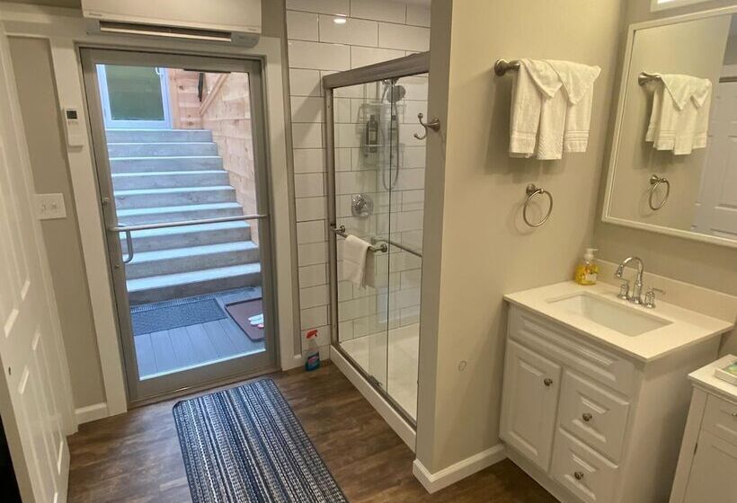 膳宿费 Vermont Mirror House