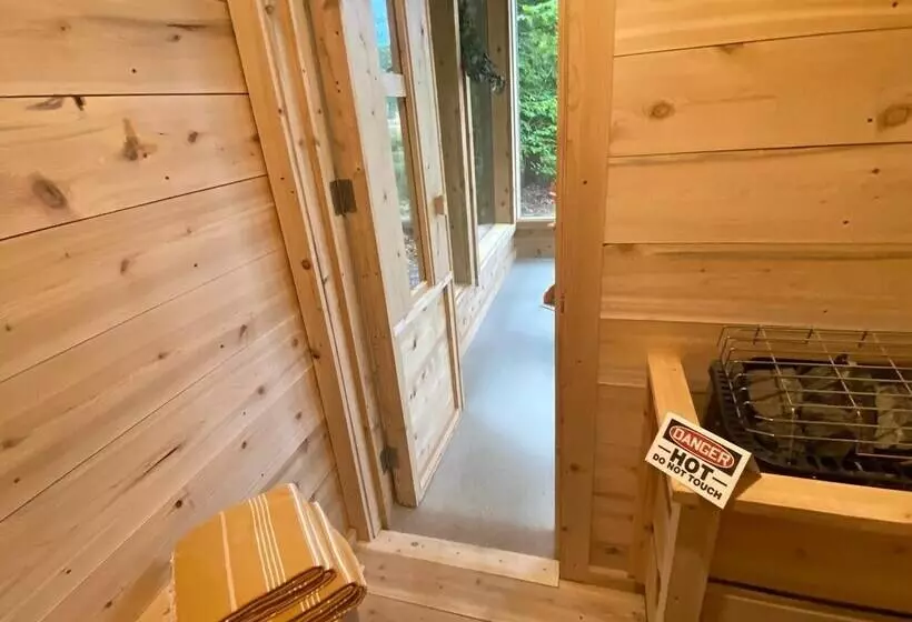 ペンション Vermont Mirror House