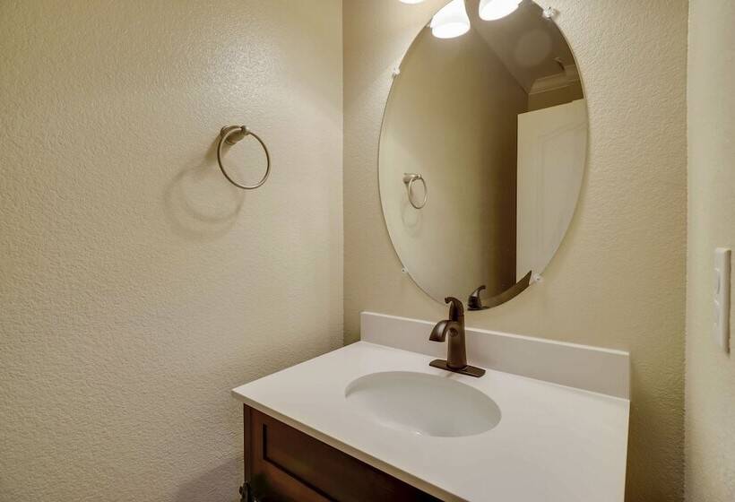 Reno Home ~ 7 Mi To Reno Sparks Convention Center!