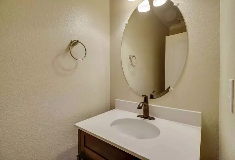 Reno Home ~ 7 Mi To Reno Sparks Convention Center!