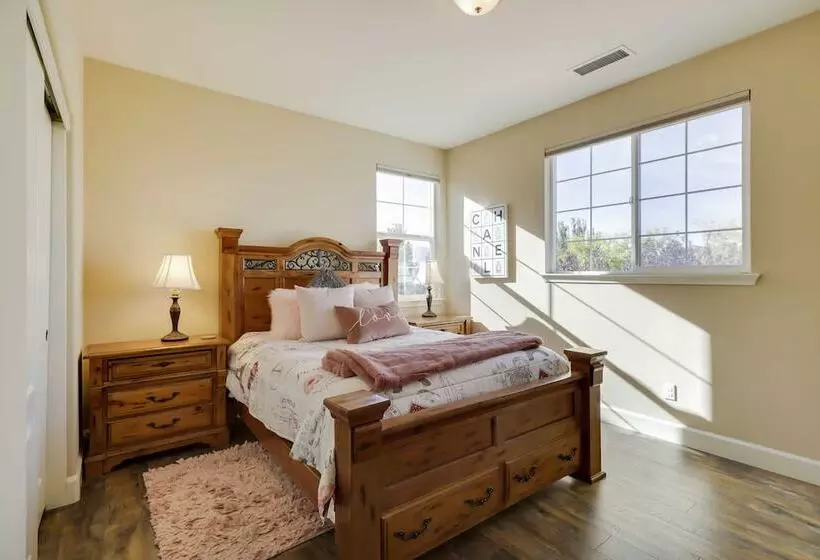 Reno Home ~ 7 Mi To Reno Sparks Convention Center!