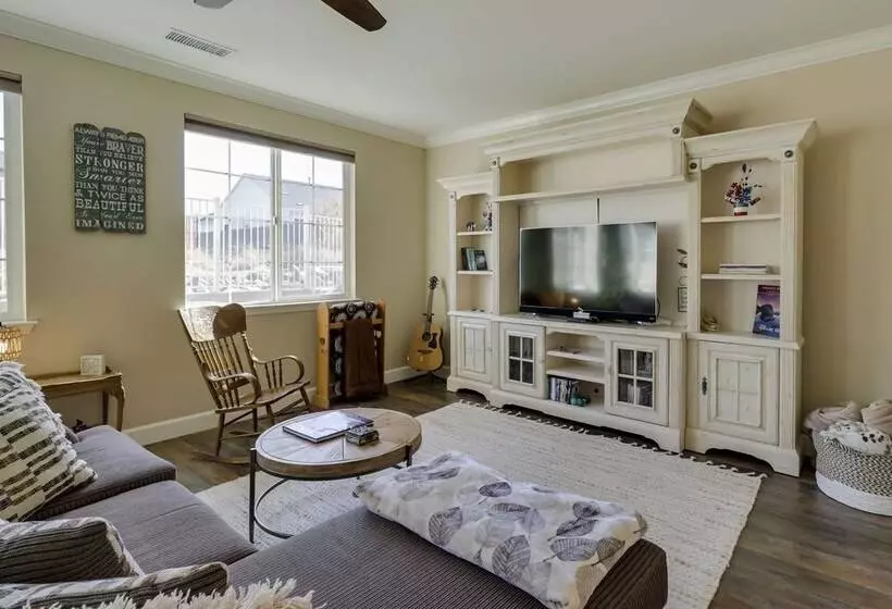 Reno Home ~ 7 Mi To Reno Sparks Convention Center!