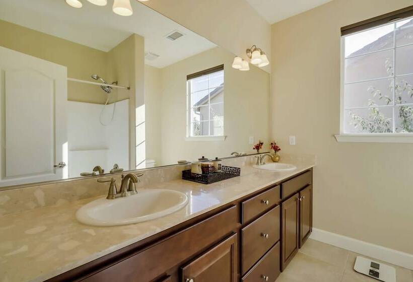 Reno Home ~ 7 Mi To Reno Sparks Convention Center!