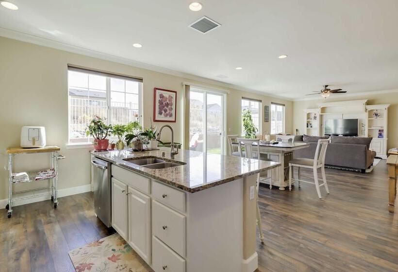 Reno Home ~ 7 Mi To Reno Sparks Convention Center!