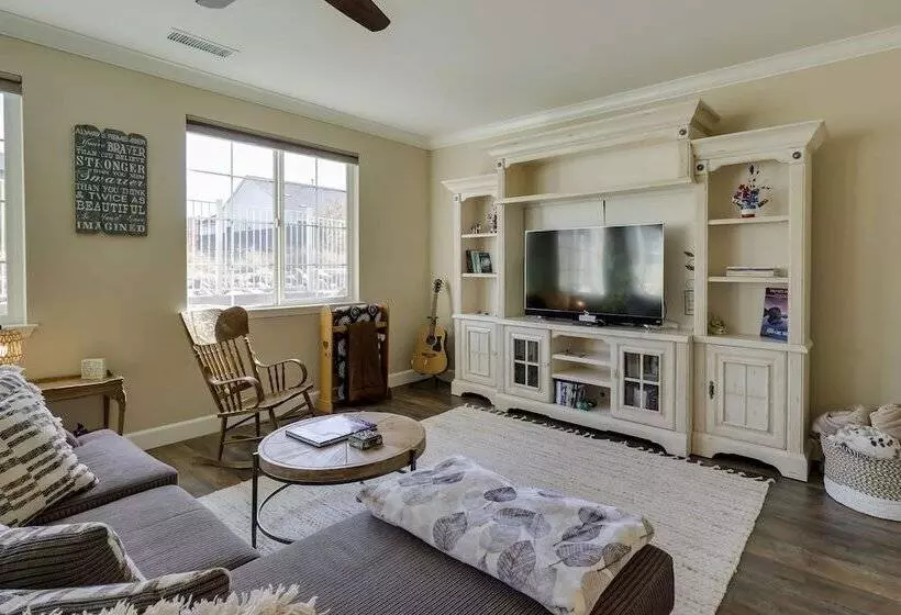 Reno Home ~ 7 Mi To Reno Sparks Convention Center!