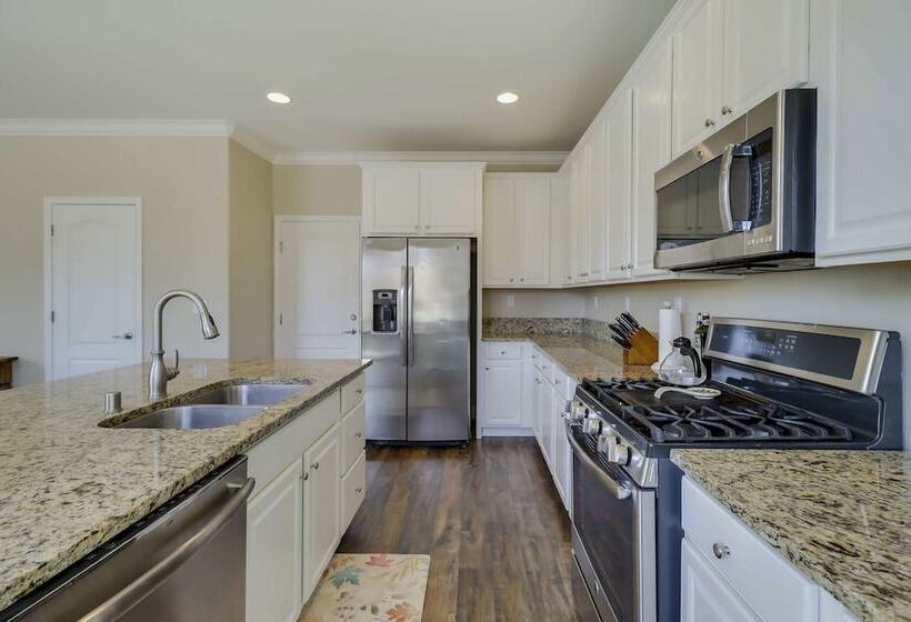 Reno Home ~ 7 Mi To Reno Sparks Convention Center!