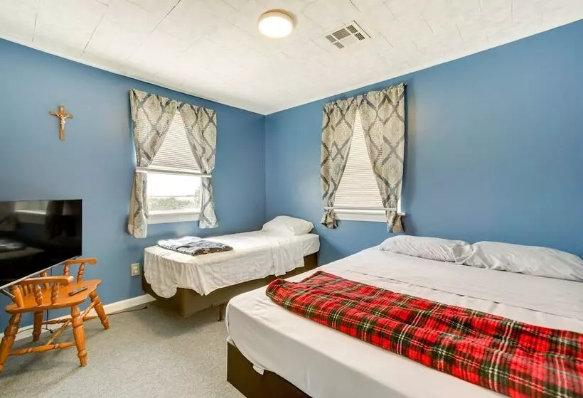 Pet Friendly St Bernard Home Near Fishing!