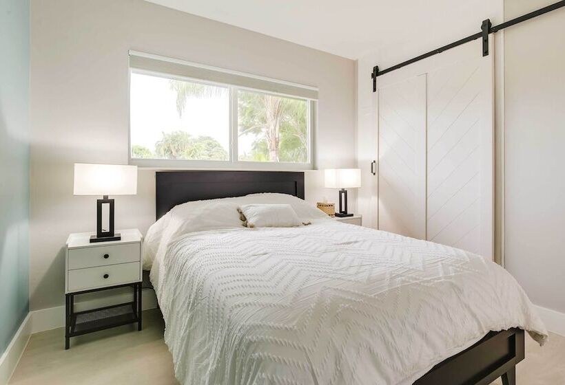 1 Mi To Pompano Beach: Home W/ Patio & Pool!