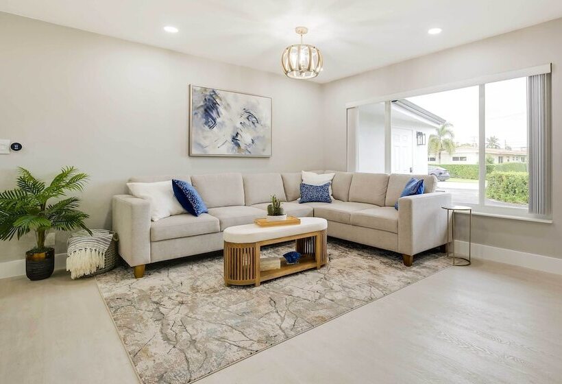 1 Mi To Pompano Beach: Home W/ Patio & Pool!