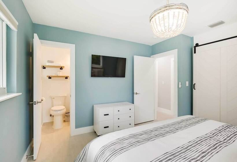 1 Mi To Pompano Beach: Home W/ Patio & Pool!