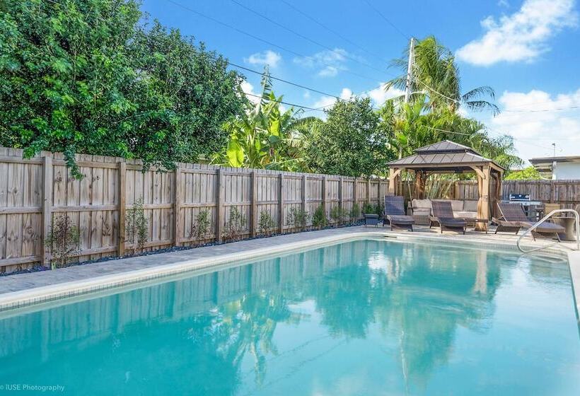 1 Mi To Pompano Beach: Home W/ Patio & Pool!