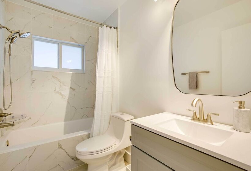 1 Mi To Pompano Beach: Home W/ Patio & Pool!