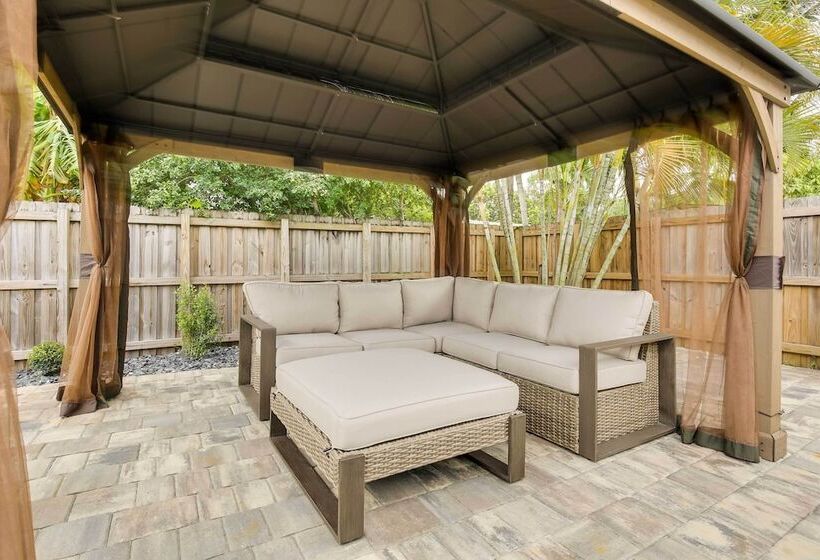 1 Mi To Pompano Beach: Home W/ Patio & Pool!