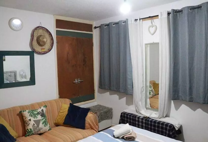 اقامتگاه Comfortable 2 Bed House In London Zone 2