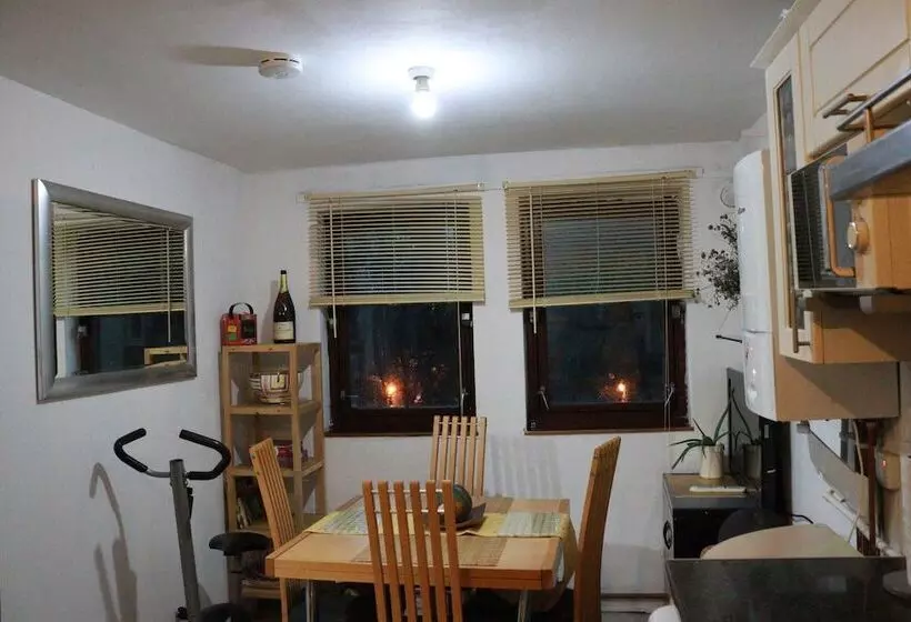 اقامتگاه Comfortable 2 Bed House In London Zone 2