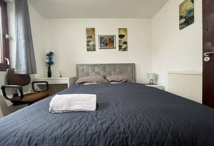 레지던스 Comfortable 2 Bed House In London Zone 2