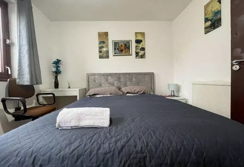 اقامتگاه Comfortable 2 Bed House In London Zone 2