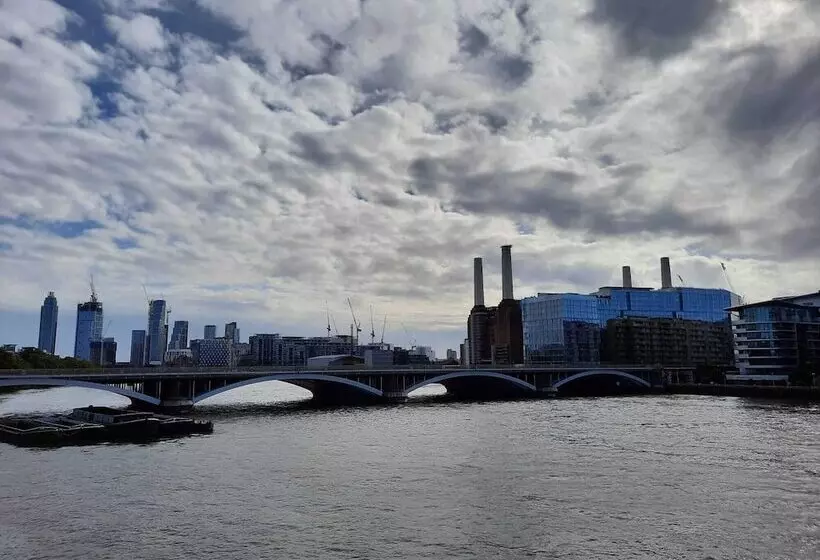 اقامتگاه Comfortable 2 Bed House In London Zone 2