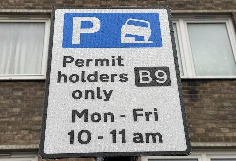 레지던스 Comfortable 2 Bed House In London Zone 2