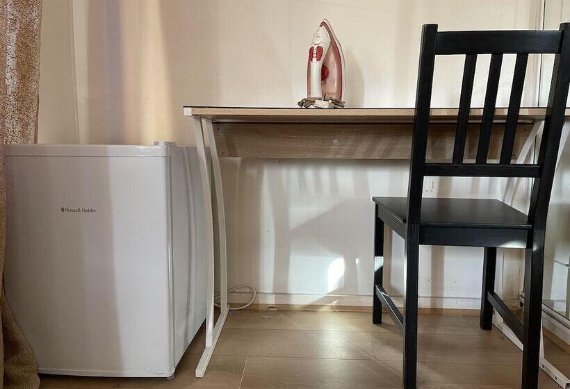 레지던스 Comfortable 2 Bed House In London Zone 2