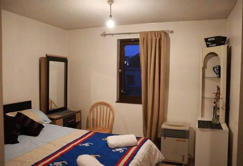 اقامتگاه Comfortable 2 Bed House In London Zone 2