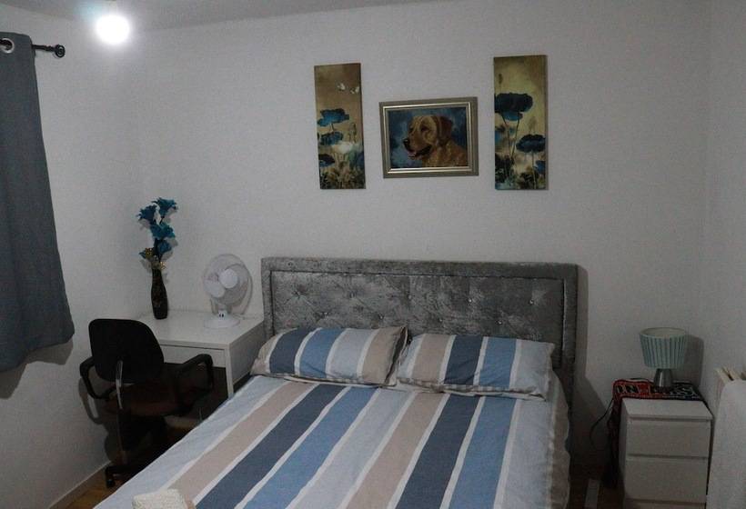 레지던스 Comfortable 2 Bed House In London Zone 2