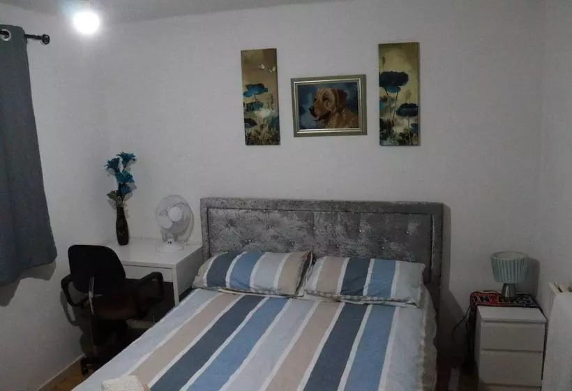 اقامتگاه Comfortable 2 Bed House In London Zone 2