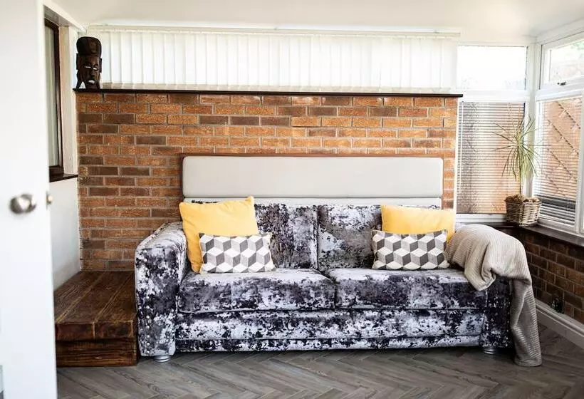 Residenssi Inviting 3 Bed House In Manchester