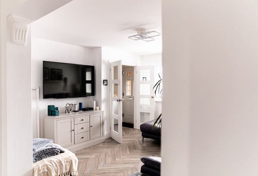 レジデンス Inviting 3 Bed House In Manchester