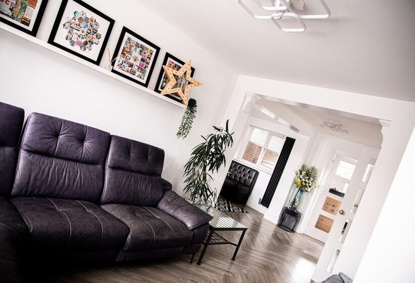 レジデンス Inviting 3 Bed House In Manchester