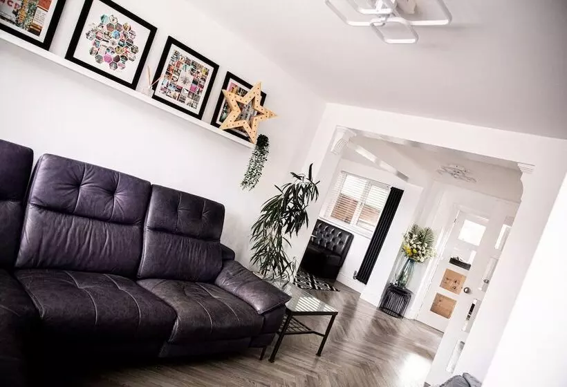 Residenssi Inviting 3 Bed House In Manchester