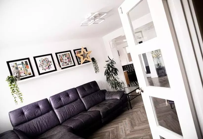 Residenssi Inviting 3 Bed House In Manchester