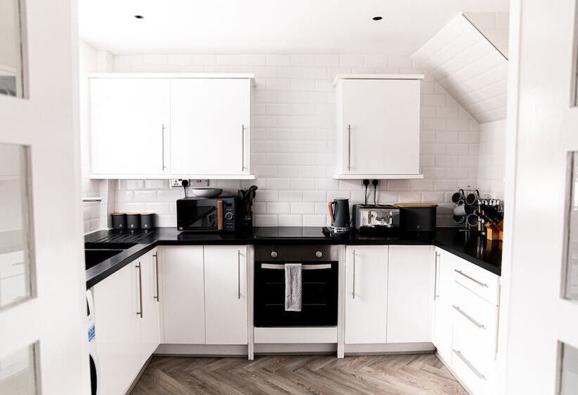 レジデンス Inviting 3 Bed House In Manchester