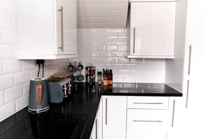 レジデンス Inviting 3 Bed House In Manchester