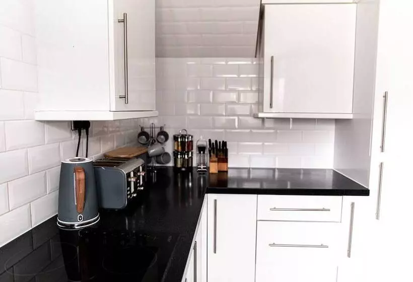 Residenssi Inviting 3 Bed House In Manchester