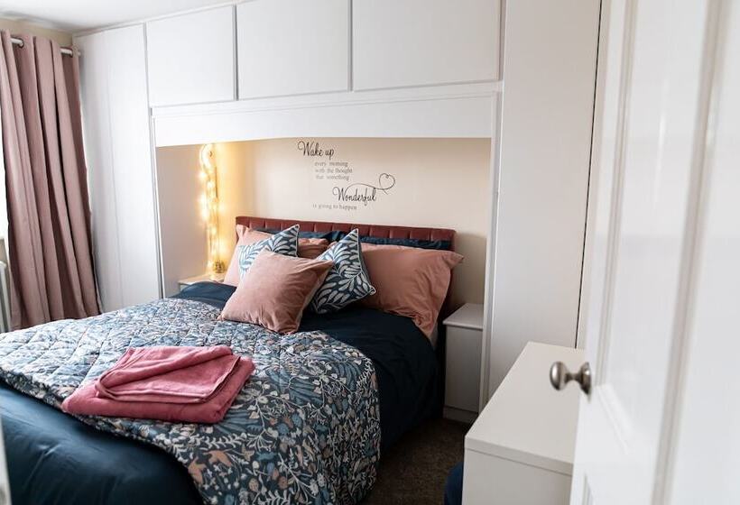 レジデンス Inviting 3 Bed House In Manchester