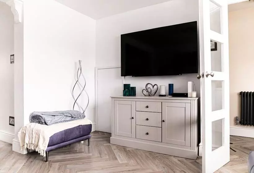 Residenssi Inviting 3 Bed House In Manchester