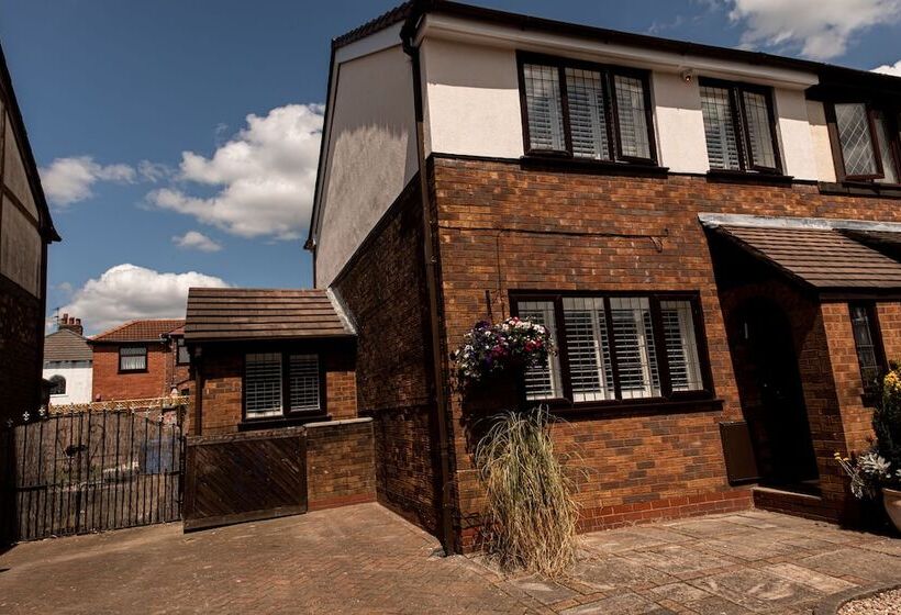 レジデンス Inviting 3 Bed House In Manchester