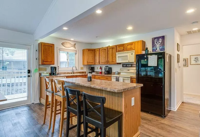 Riverfront Brookston Retreat W/ Deck & River Tubes