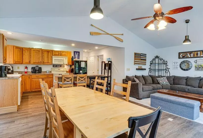 Riverfront Brookston Retreat W/ Deck & River Tubes