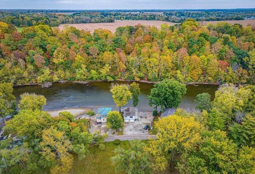 Riverfront Brookston Retreat W/ Deck & River Tubes