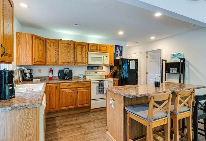 Riverfront Brookston Retreat W/ Deck & River Tubes