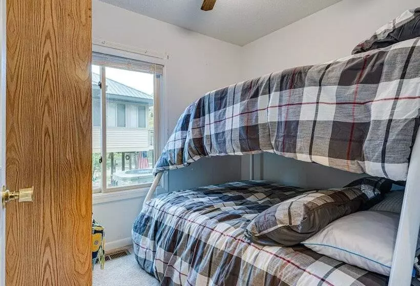 Riverfront Brookston Retreat W/ Deck & River Tubes