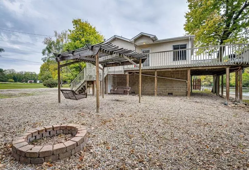 Riverfront Brookston Retreat W/ Deck & River Tubes