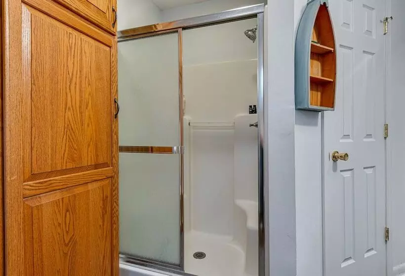 Riverfront Brookston Retreat W/ Deck & River Tubes