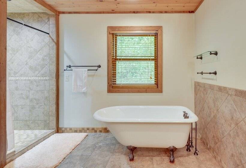 Roan Mountain Home W/ Deck Near Appalachian Trail!